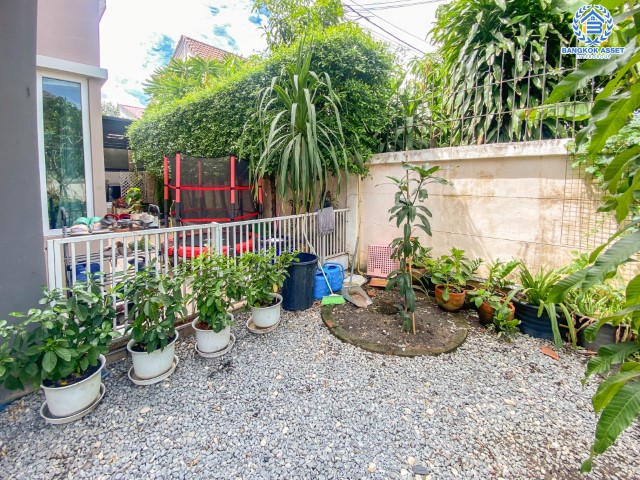 *****บ้านเดี่ยวมือสองย่านกรุงเทพฯ ม.สิริกานต์3 บางใหญ่-กาญจนาฯ เนื้อที่กว้างเกือบ 67 ตร.ว. พร้อมฟังก์ชัน 4 ห้องนอน 3 ห้องน้ำ ที่จอดรถ 2 คัน สภาพสวย พร้อมเข้าอยู่ แถมฟรี! เครื่องปรับอากาศ 6 เครื่อง บนทำเลแห่งการเดินทาง ใกล้รถไฟฟ้าสายสีม่วง "สถานีคลองบางไผ่" และทางด่วน "ศรีรัช"